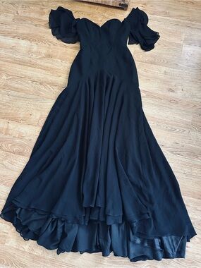 Like New! Fame and Partners Black Dress Size US 2 Off Shoulder